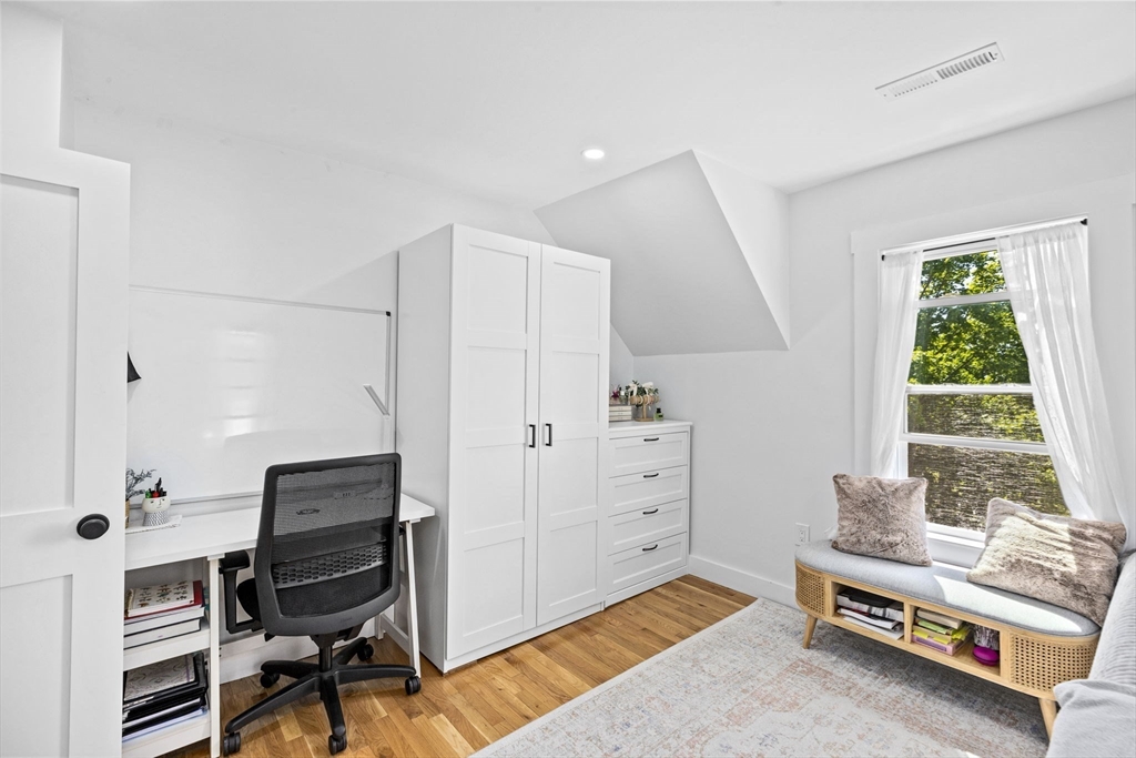 81 Ocean View Road Swampscott, MA 01907 - Photo 31 of 38 a livingroom with workspace and a window