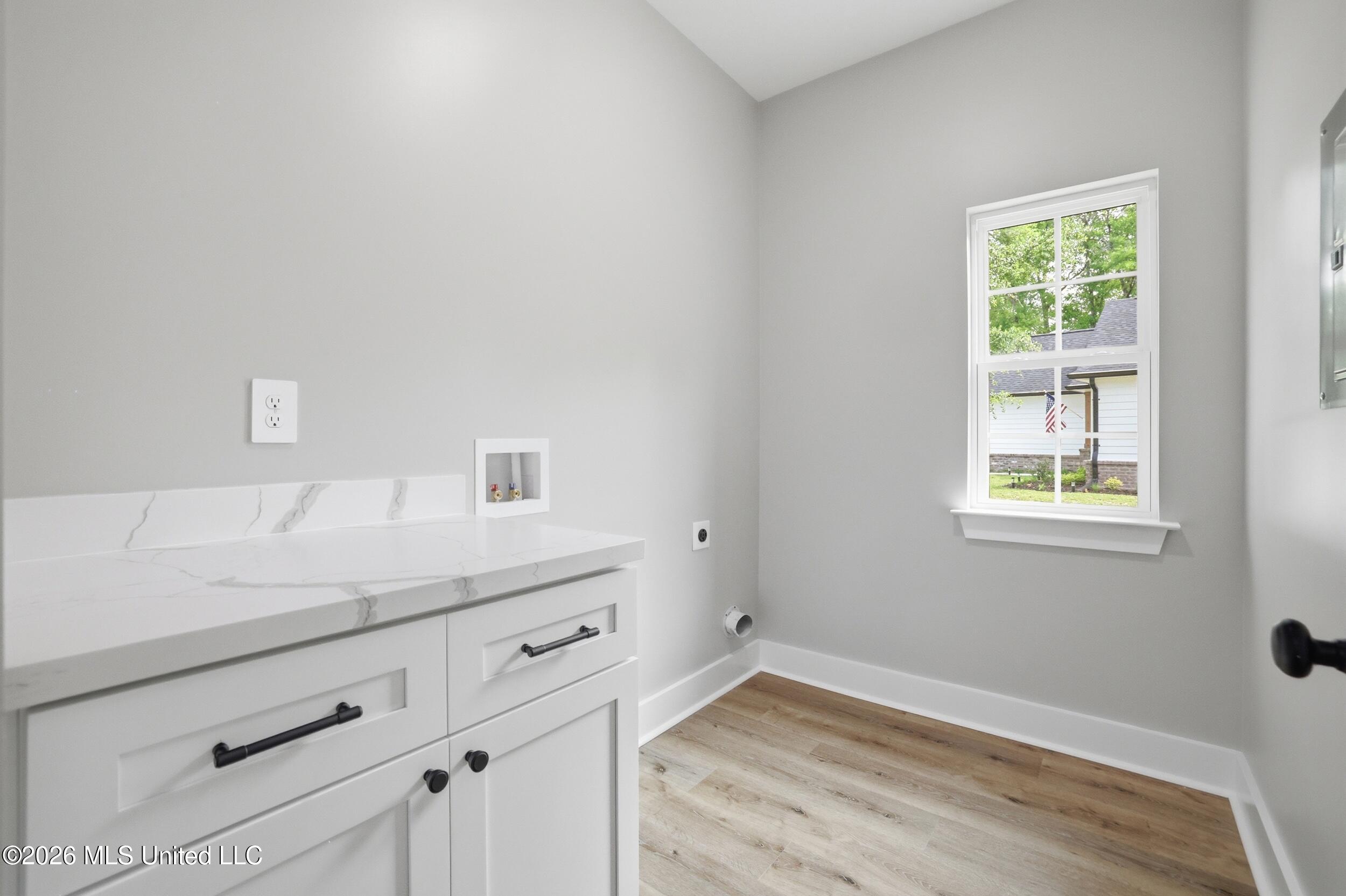 11068 Shorecrest Road Biloxi, MS 39532 - Photo 8 of 20 Laundry Room