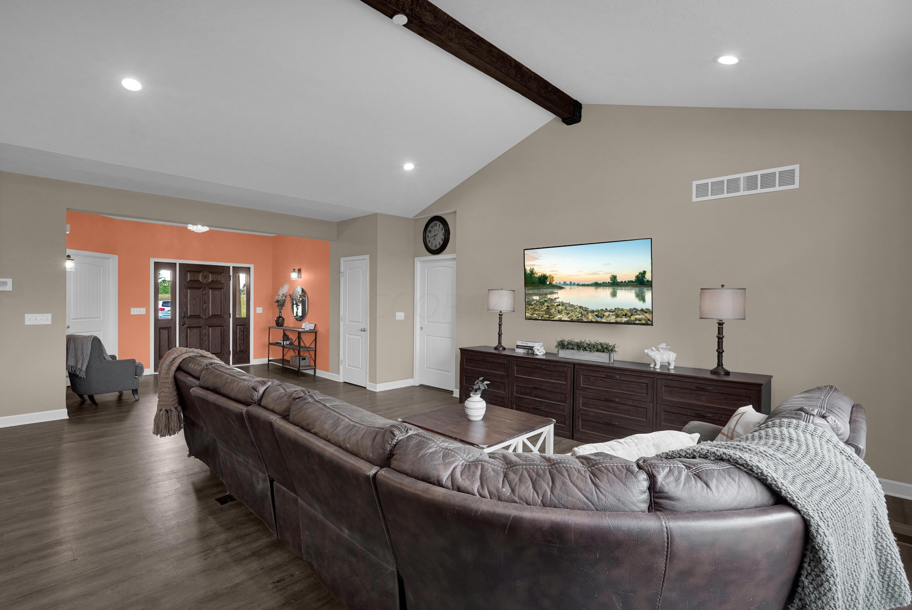 582 Dent Road Sunbury, OH 43074 - Photo 12 of 56 Great Room with Vaulted Ceilings