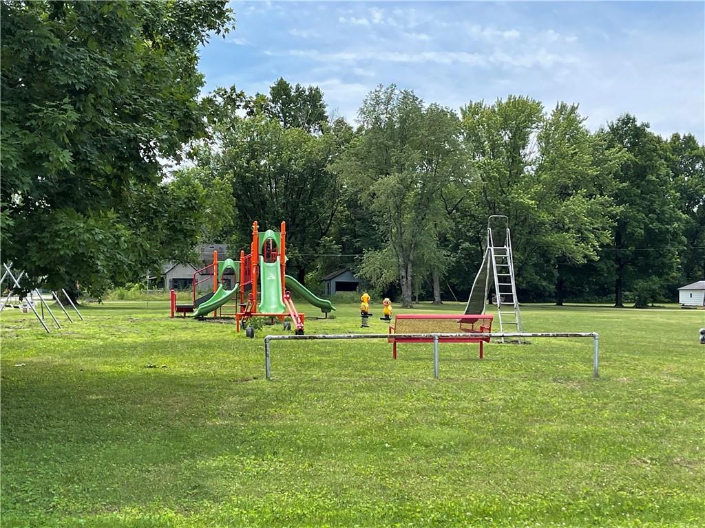 7154 7th Street Rosedale, IN 47874 - Photo 2 of 3