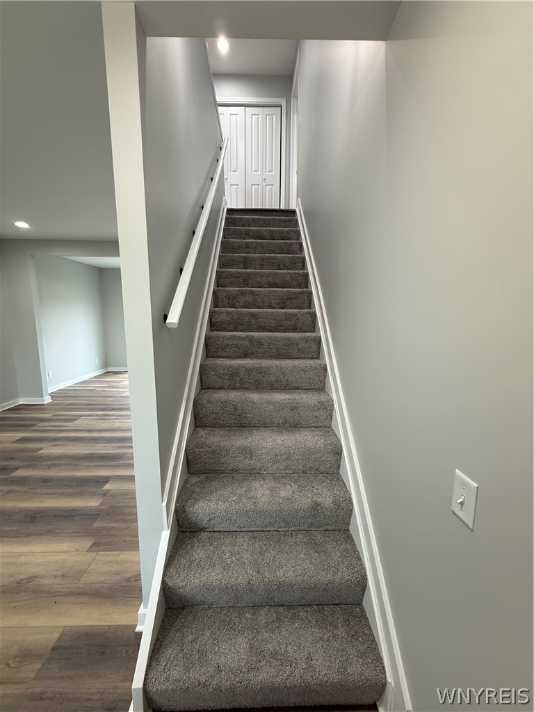 5156 Berg Road Buffalo, NY 14218 - Photo 12 of 31 Stairay up