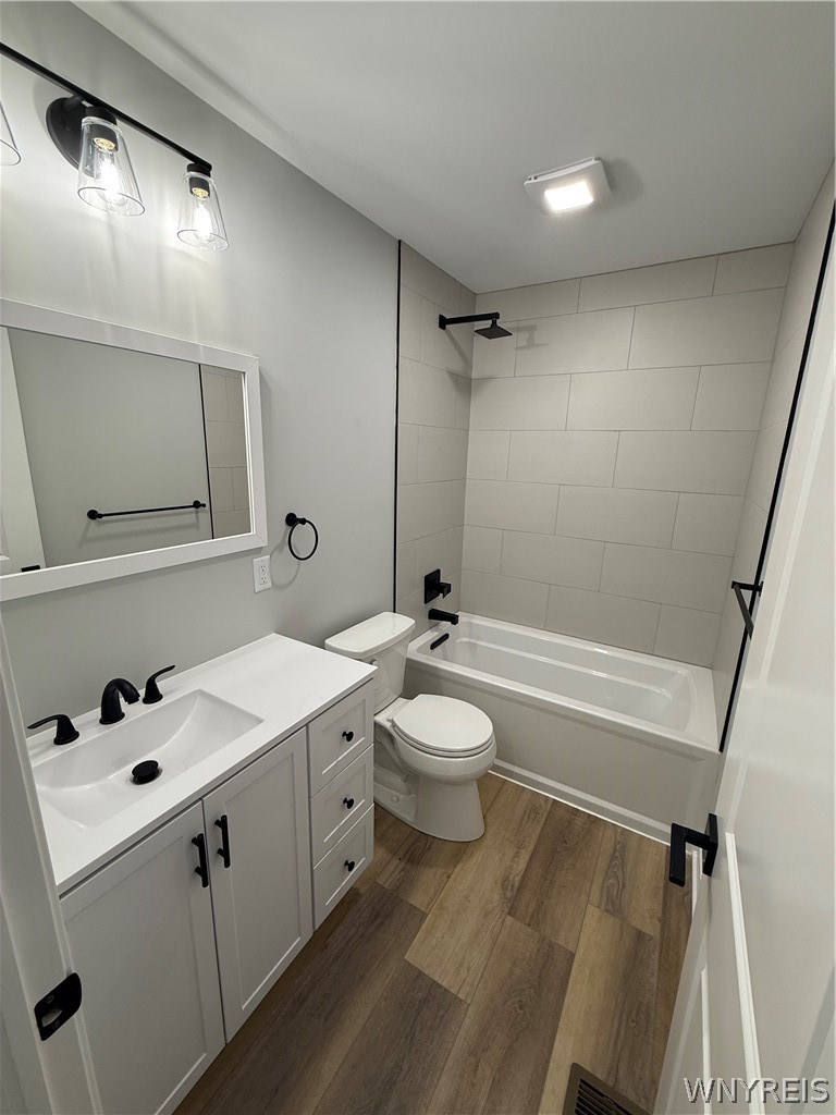 5156 Berg Road Buffalo, NY 14218 - Photo 23 of 31 2nd floor bath