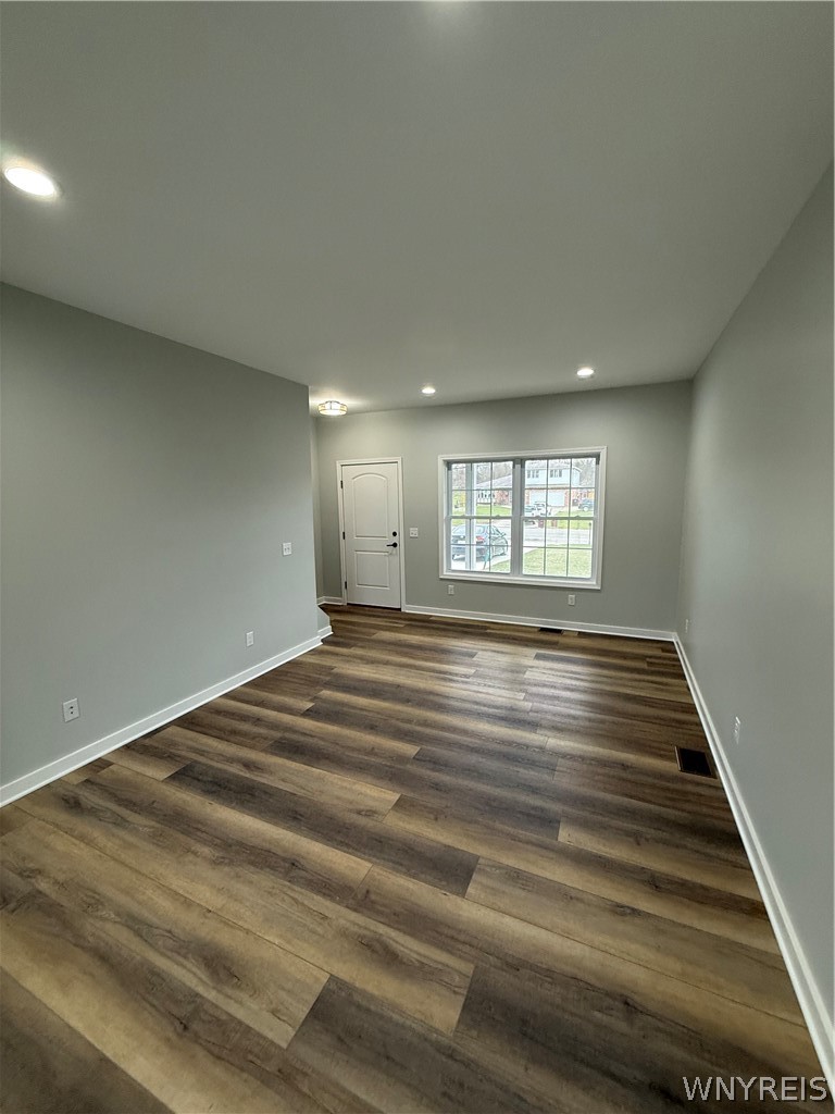 5156 Berg Road Buffalo, NY 14218 - Photo 10 of 31 Living room