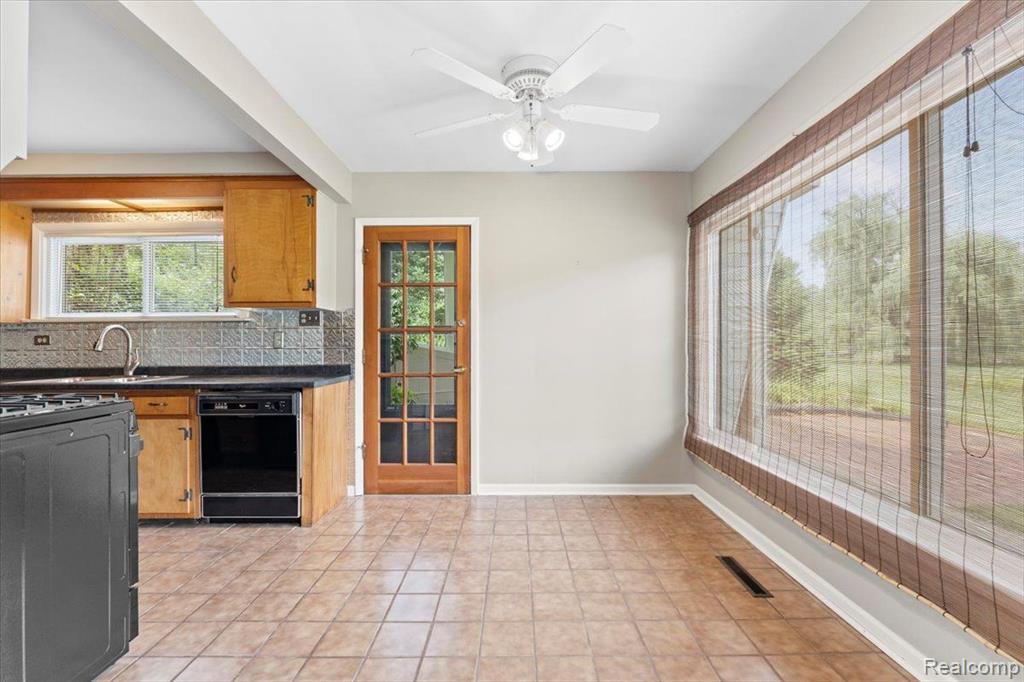 20859 Thorofare Road Grosse Ile, MI 48138 - Photo 36 of 53 Gallery Image 36