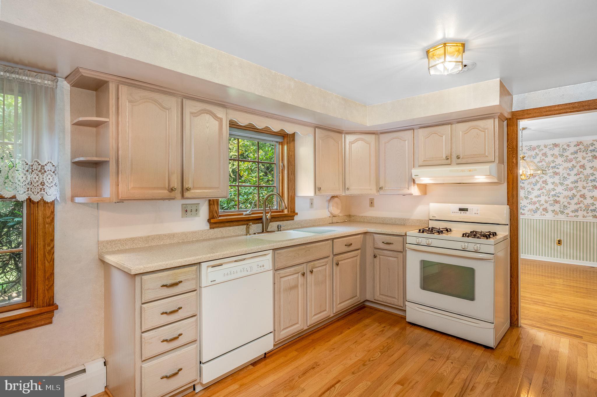 603 Street Road West Chester, PA 19382 - Photo 14 of 41 Light and Bright Kitchen
