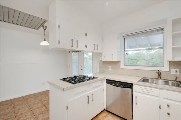 $2,300 | 4710 Roundup Trail, Austin, TX 78745