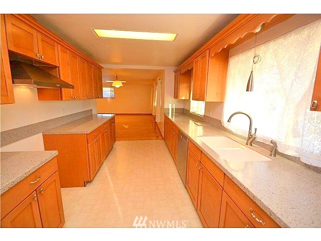 5211 Arrowhead Road Southwest Lakewood, WA 98499 - Photo 7 of 22 Gallery Image 7