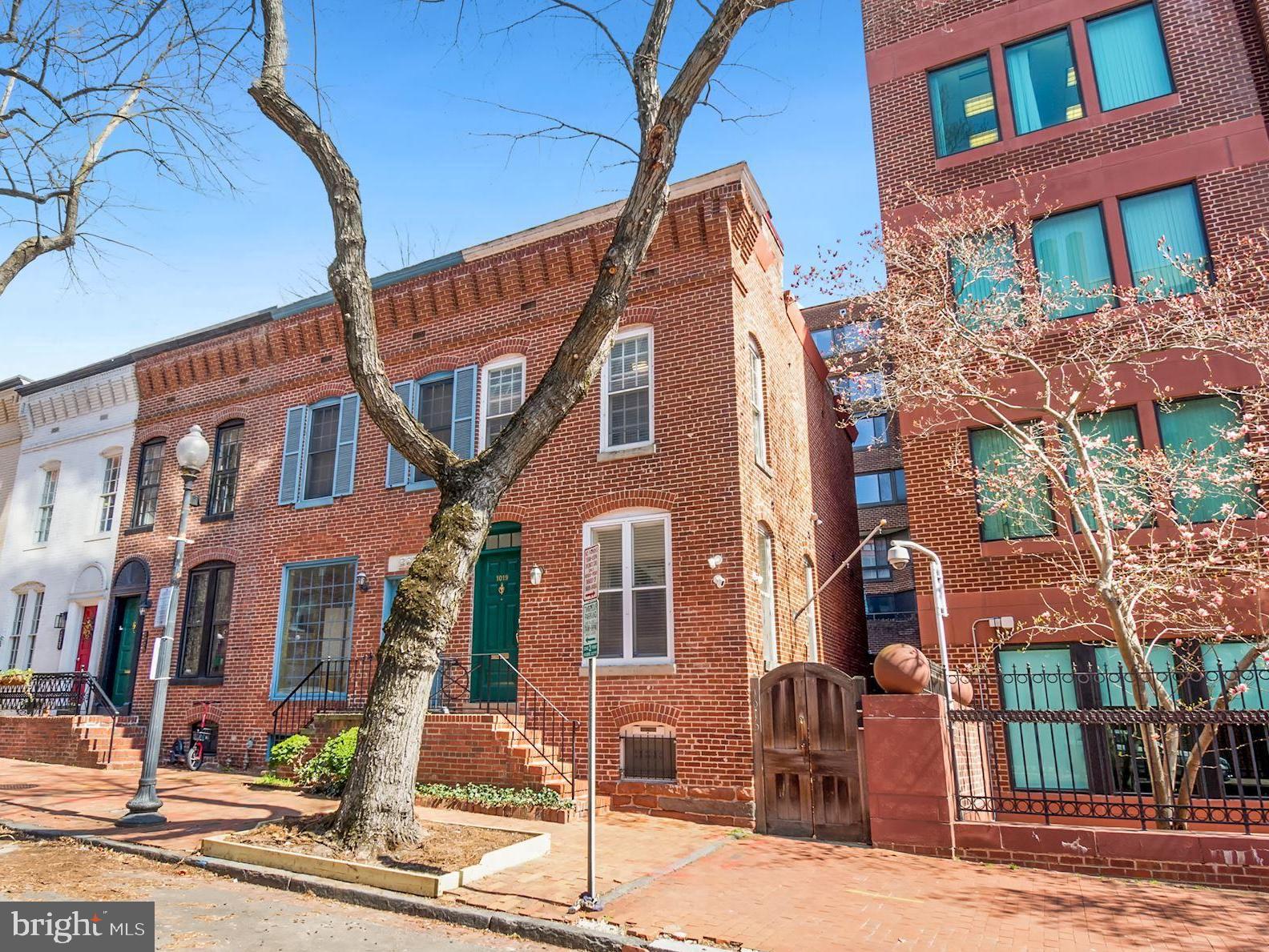 1019 30th Street Northwest Washington, DC 20007 - Photo 2 of 42