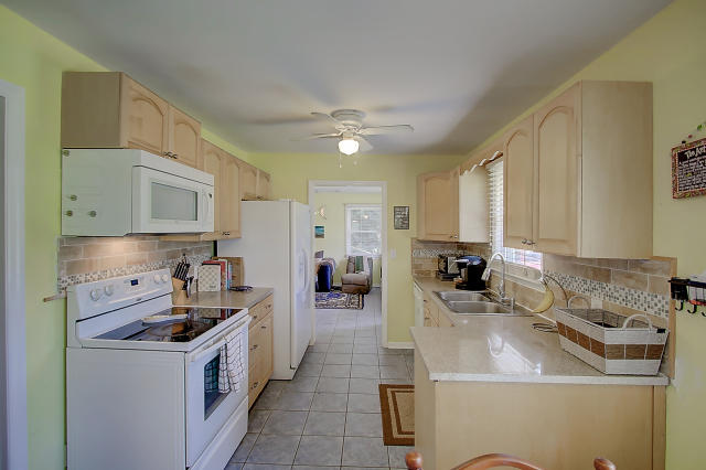 1047 Windward Road Charleston, SC 29412 - Photo 14 of 34 1047 Windward (28)0028