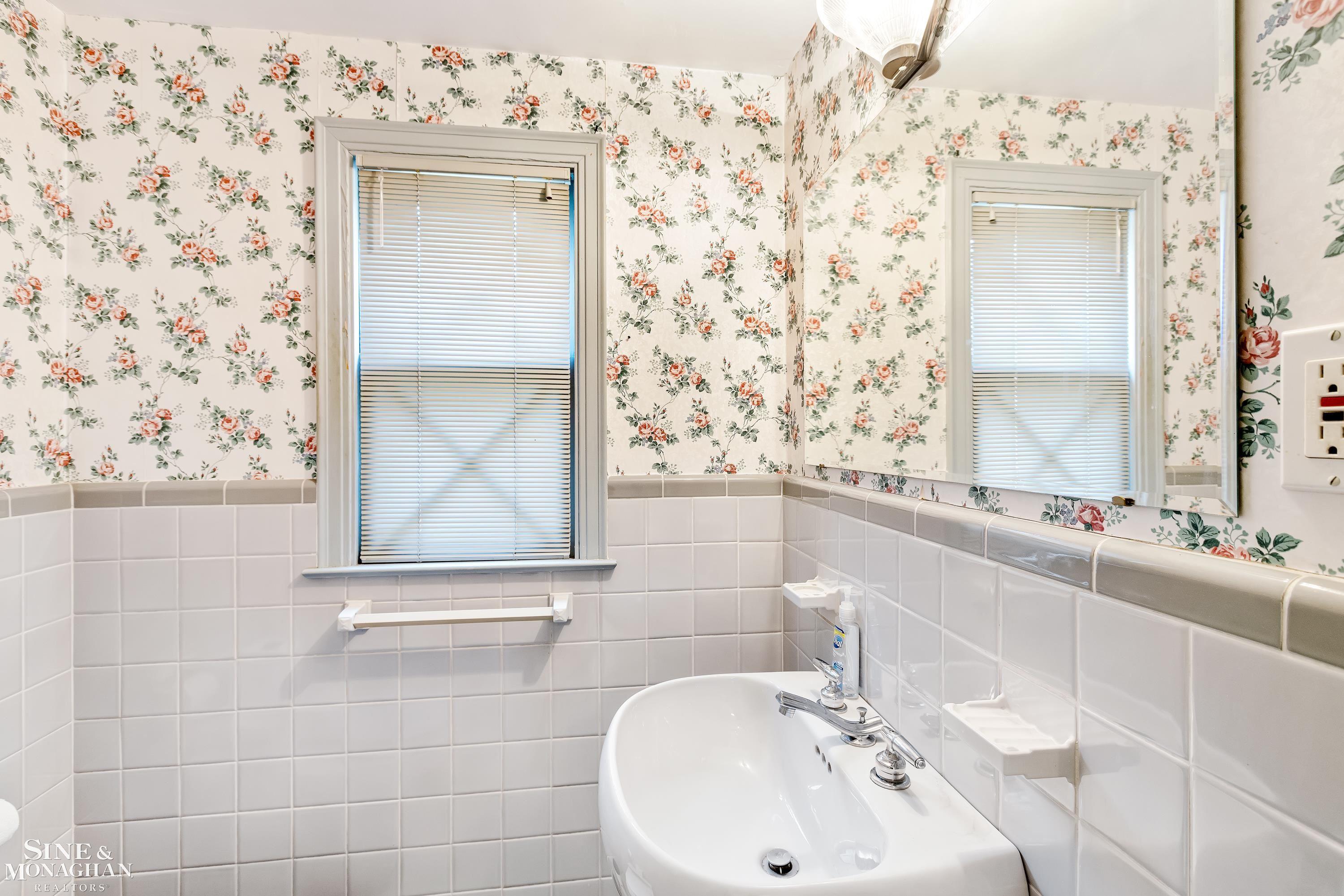 915 Harcourt Road Grosse Pointe, MI 48230 - Photo 12 of 35 50162099-2b6ebdea-8ef3-4e36-955b-41eb6ee31d7d.JPG
