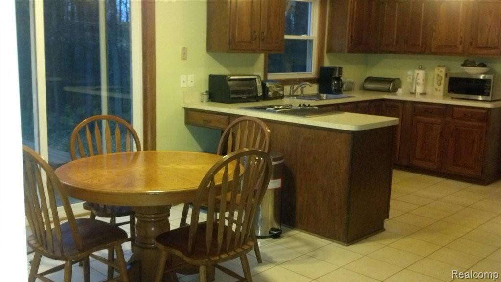 4475 Fenton Road Hartland, MI 48353 - Photo 5 of 12 Kitchen