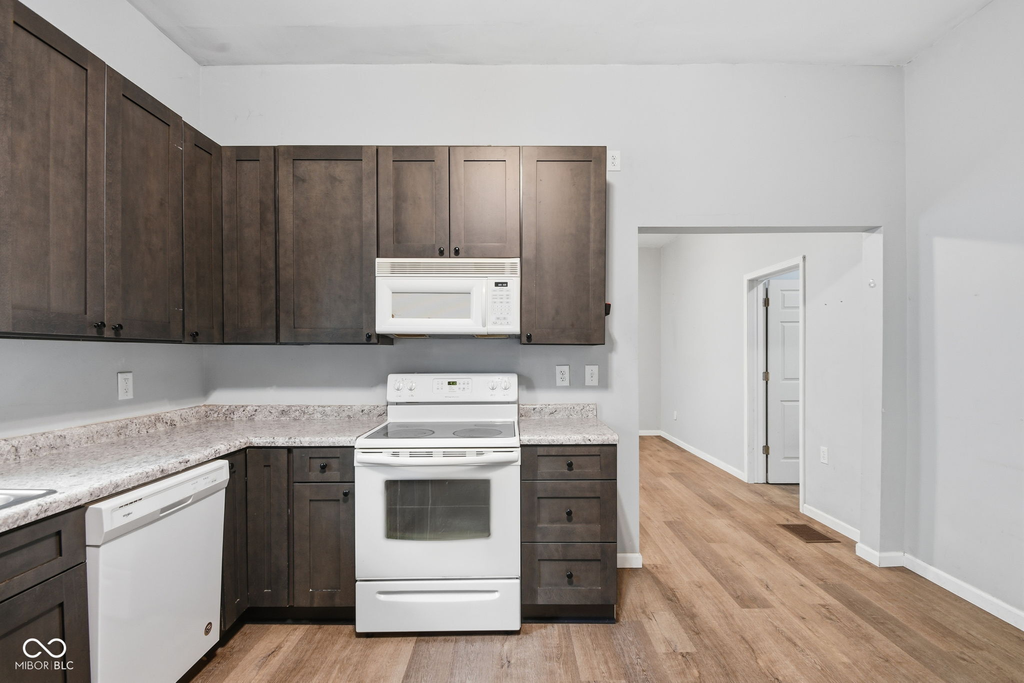 813 Cottage Avenue Columbus, IN 47201 - Photo 9 of 23