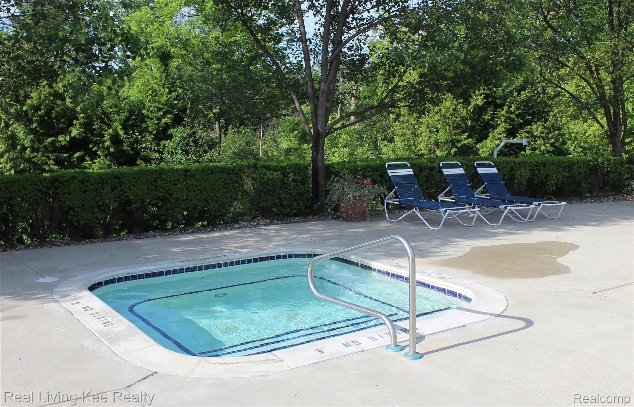 3569 Oakmonte Boulevard Rochester, MI 48306 - Photo 23 of 26 hot_tub.jpg