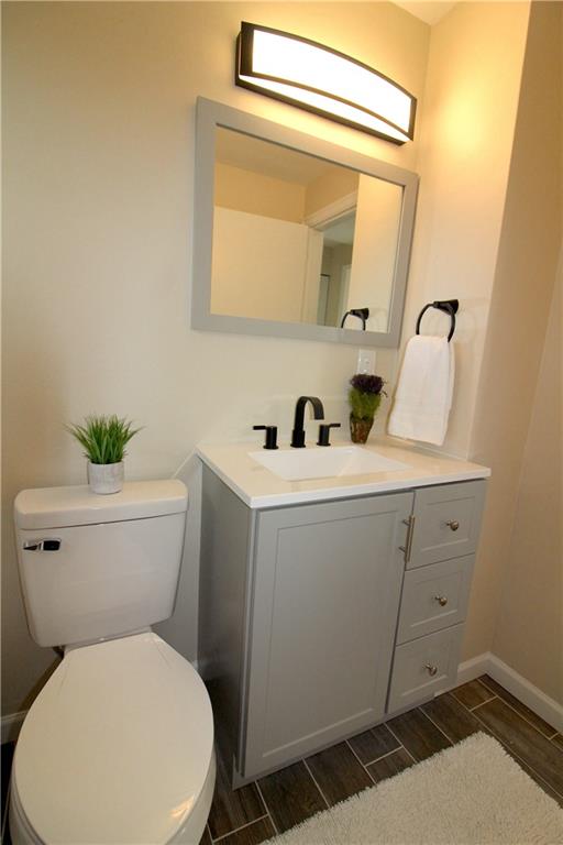 38 Highbury Road Cheswick, PA 15024 - Photo 21 of 47 Large vanity with storage.