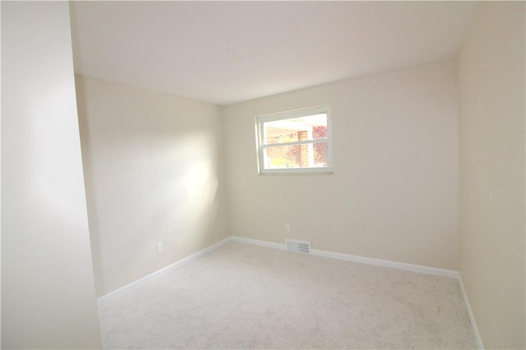 38 Highbury Road Cheswick, PA 15024 - Photo 22 of 47 Light and bright bedrooms.