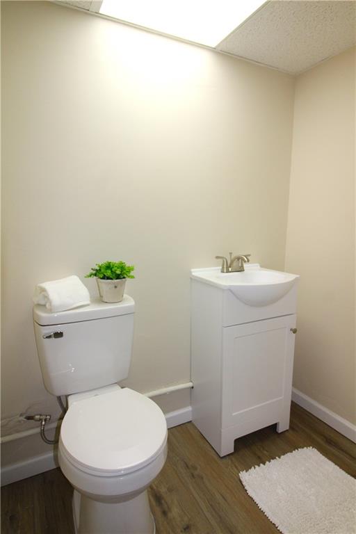 38 Highbury Road Cheswick, PA 15024 - Photo 28 of 47 Lower level half bath is newly updated!