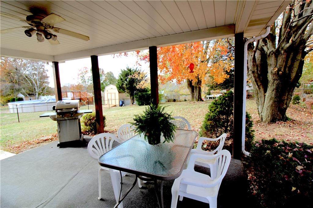 38 Highbury Road Cheswick, PA 15024 - Photo 32 of 47 Beautiful covered patio.