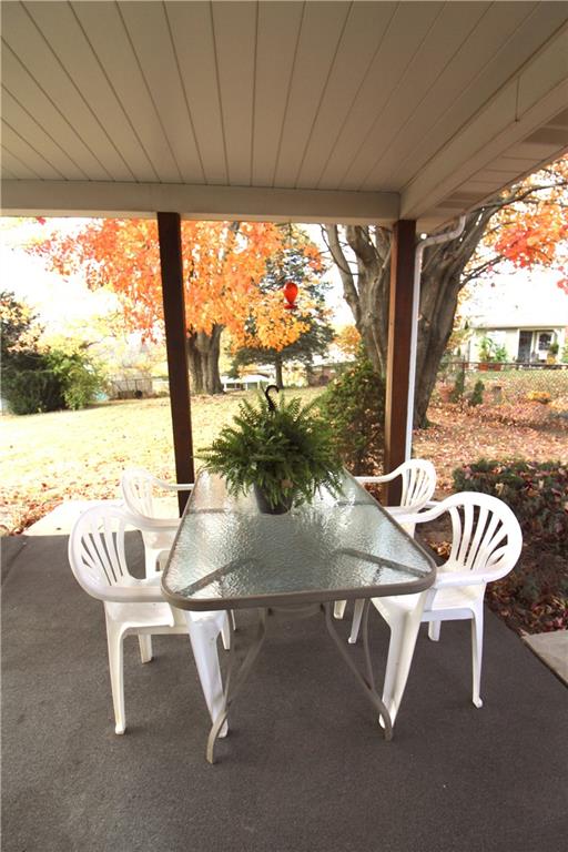 38 Highbury Road Cheswick, PA 15024 - Photo 34 of 47 Plenty of room for entertaining.