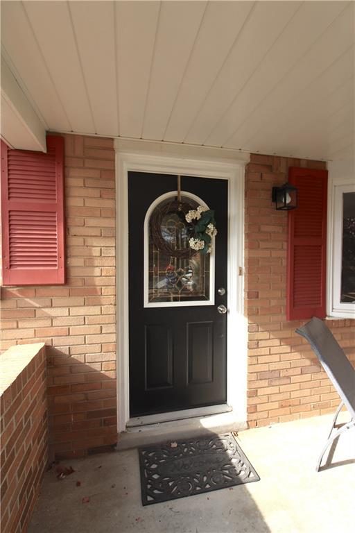 38 Highbury Road Cheswick, PA 15024 - Photo 6 of 47 Beautiful leaded glass front door.
