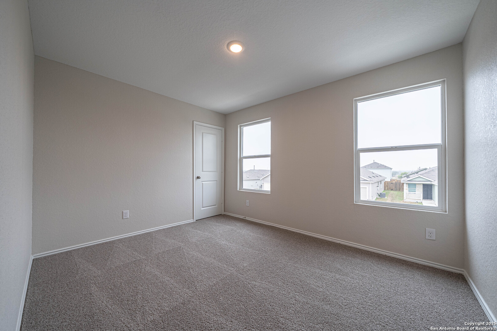 2818 Gustavo Drive Converse, TX 78109 - Photo 22 of 27 an empty room with windows