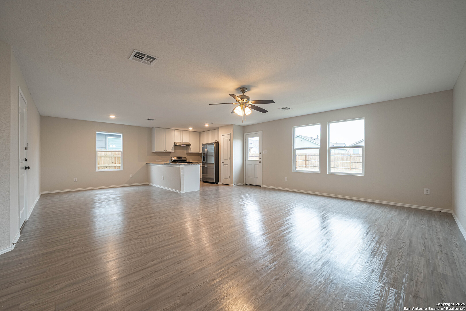 2818 Gustavo Drive Converse, TX 78109 - Photo 3 of 27