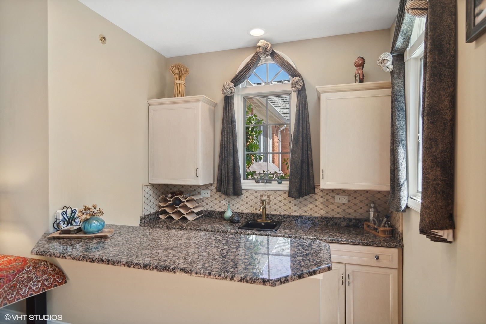 6207 Pine Tree Drive Long Grove, IL 60047 - Photo 21 of 49 a bathroom with sink and mirror