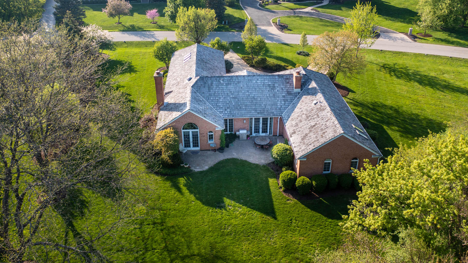 6207 Pine Tree Drive Long Grove, IL 60047 - Photo 35 of 49 an aerial view of a house
