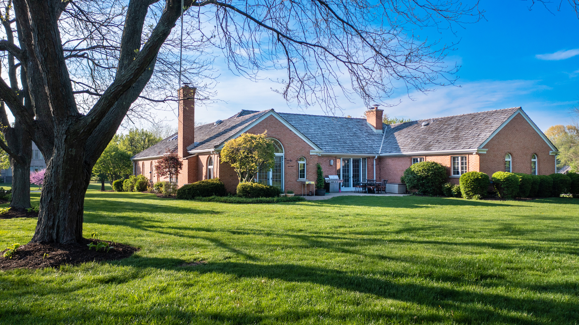 6207 Pine Tree Drive Long Grove, IL 60047 - Photo 40 of 49 a front view of a house with a yard