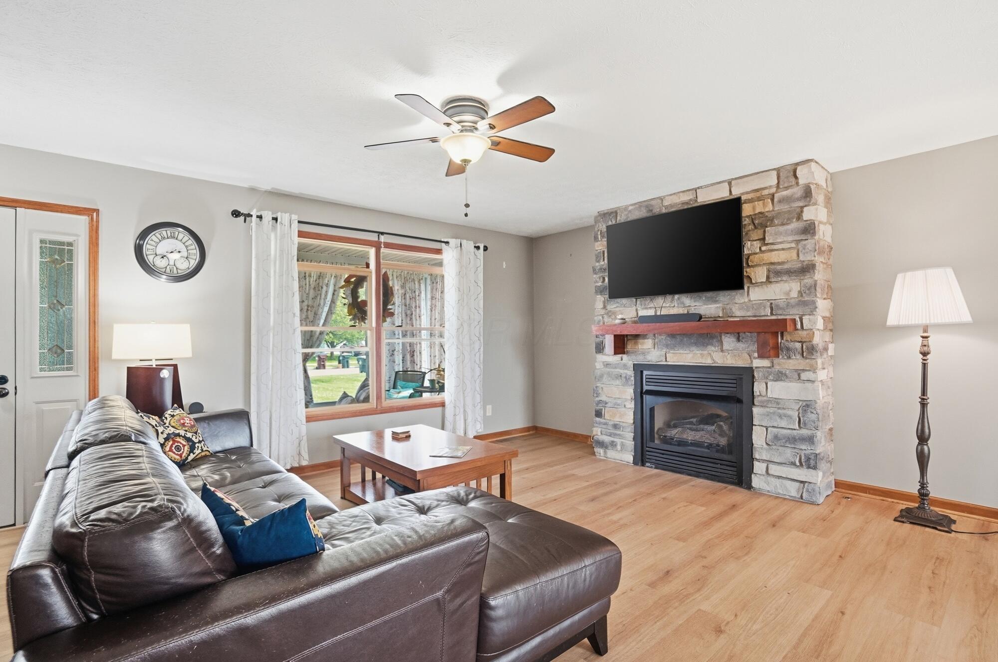 5014 Lee Road Ashville, OH 43103 - Photo 4 of 53 034