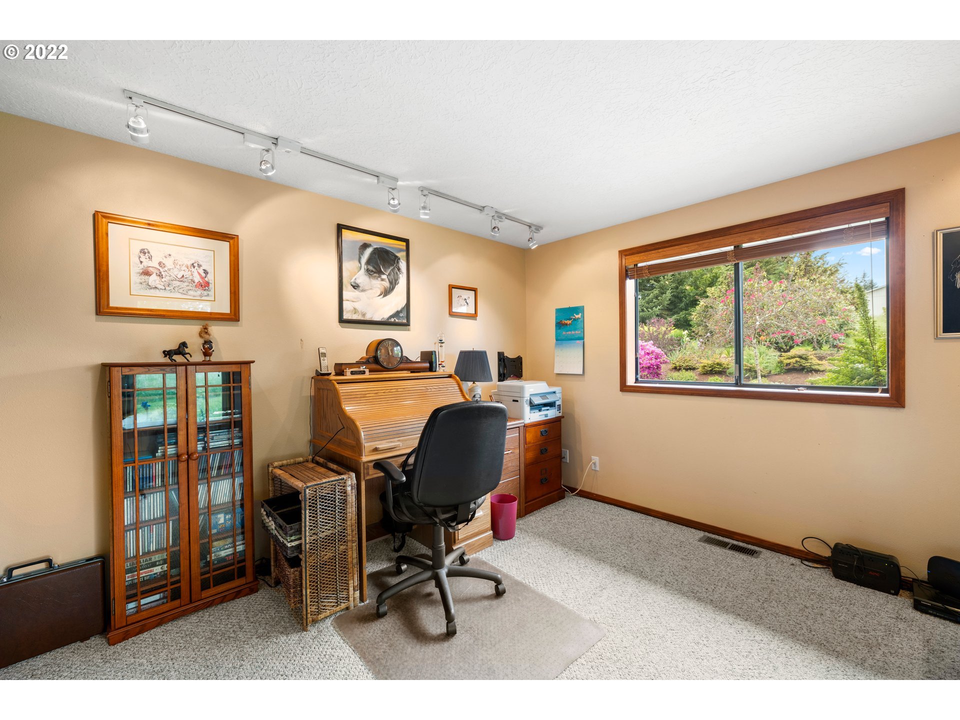 13565 South Carus Road Oregon City, OR 97045 - Photo 25 of 32 a workspace with wooden floor and a workspace