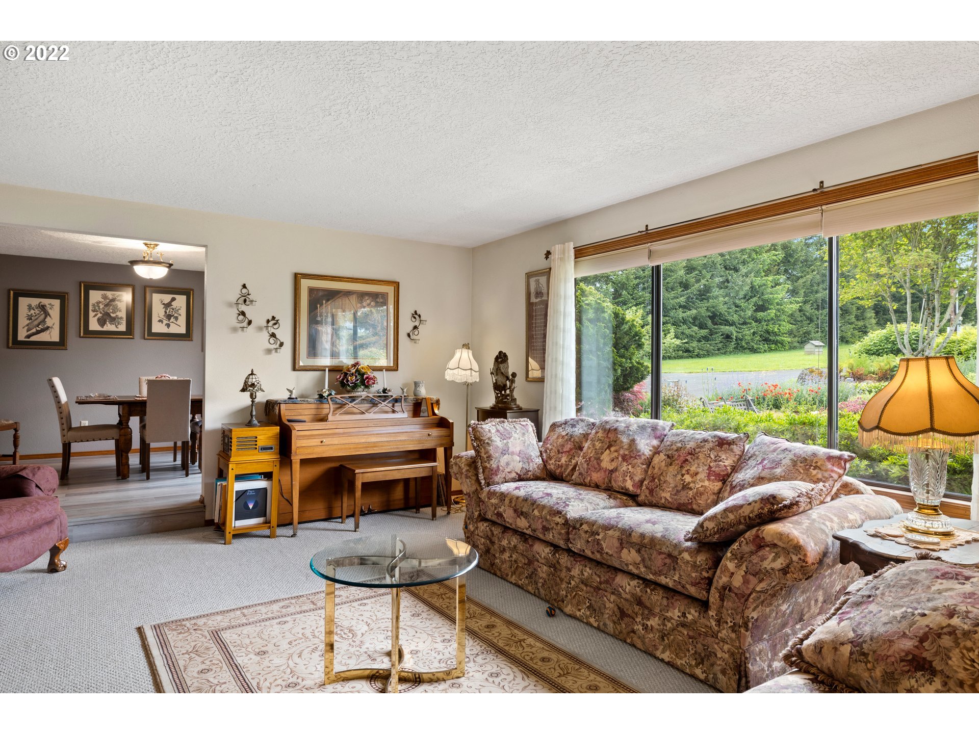 13565 South Carus Road Oregon City, OR 97045 - Photo 8 of 32 a living room with furniture and a large window