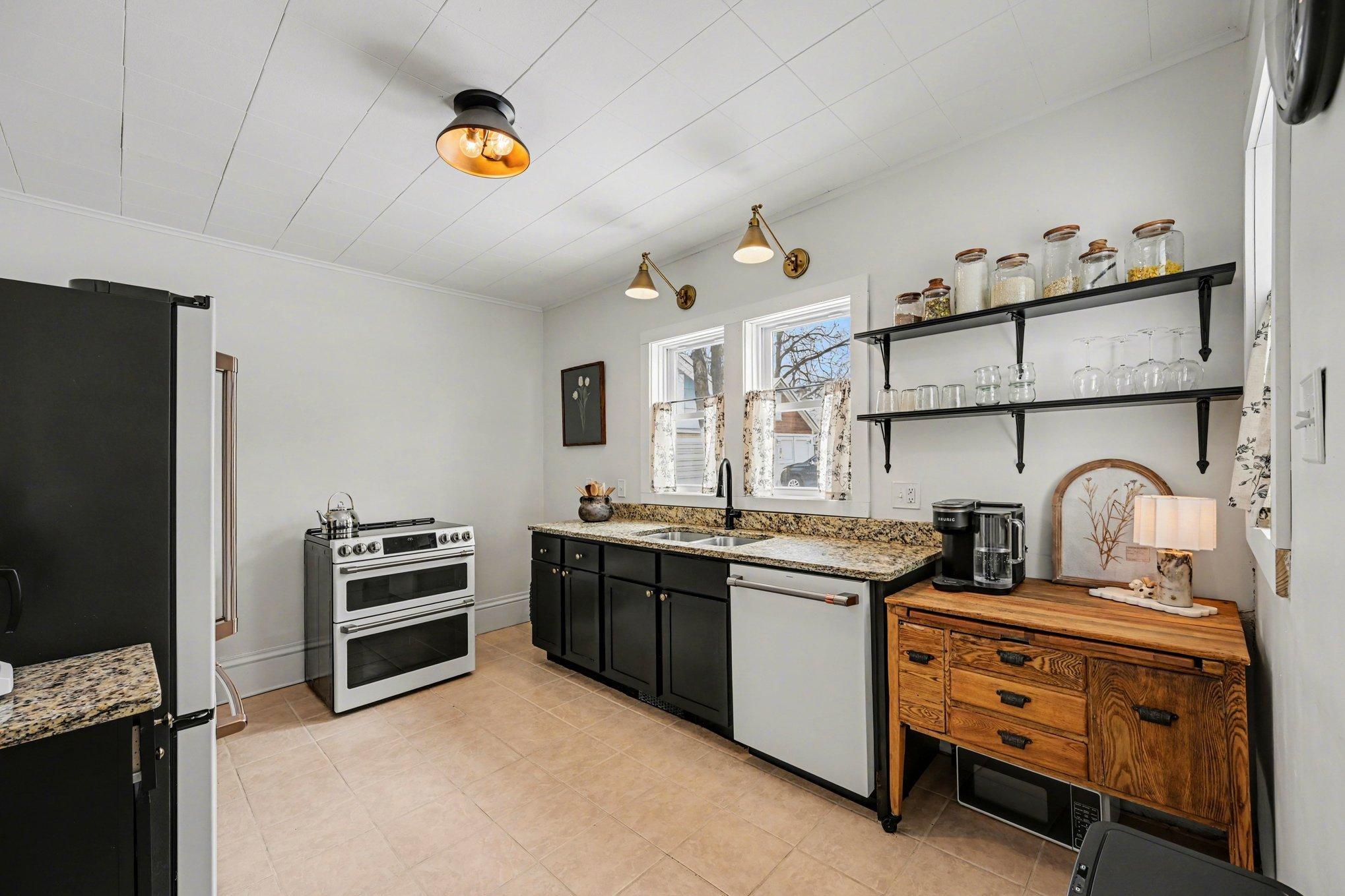 418 4th Street North Hudson, WI 54016 - Photo 11 of 37