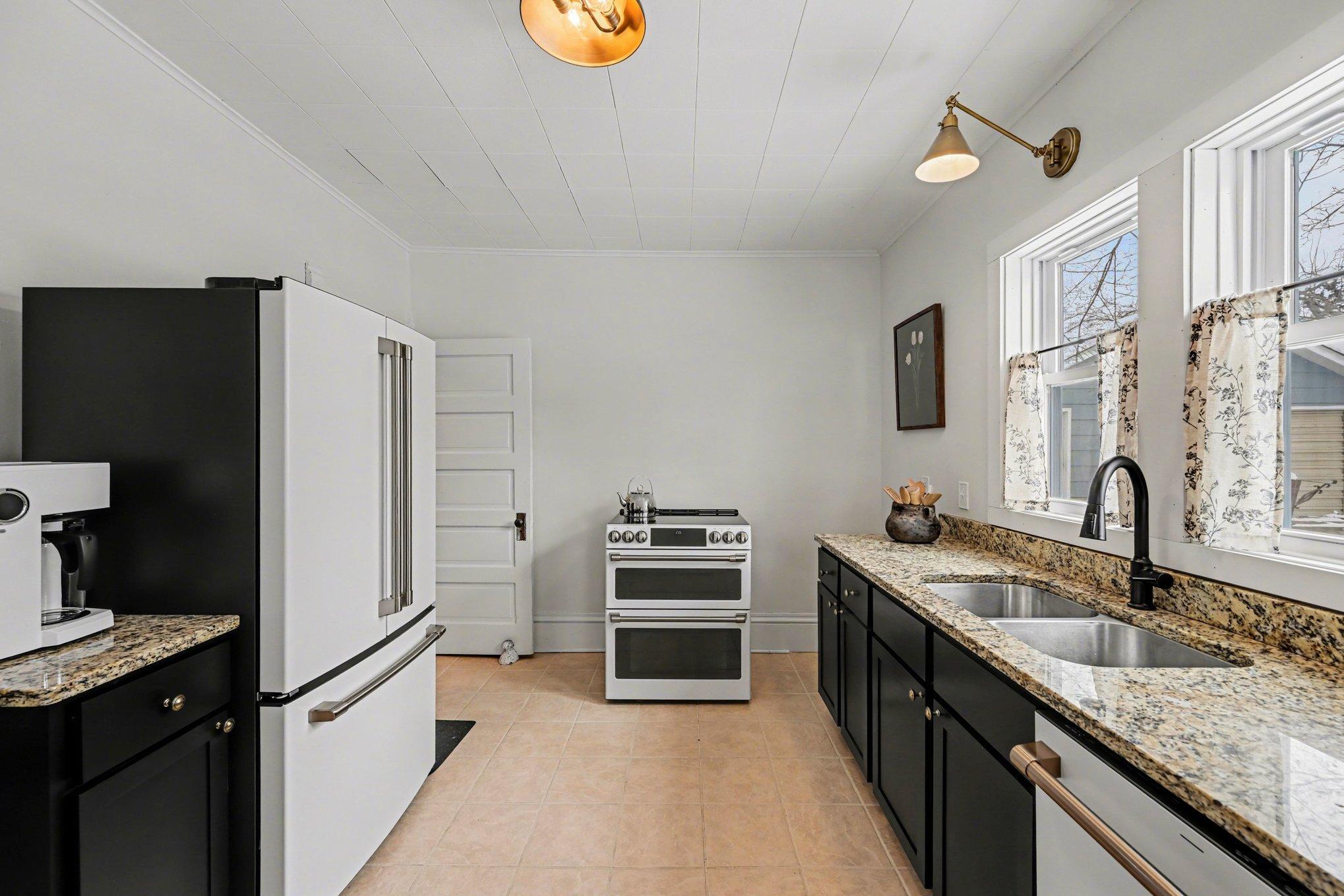 418 4th Street North Hudson, WI 54016 - Photo 15 of 37