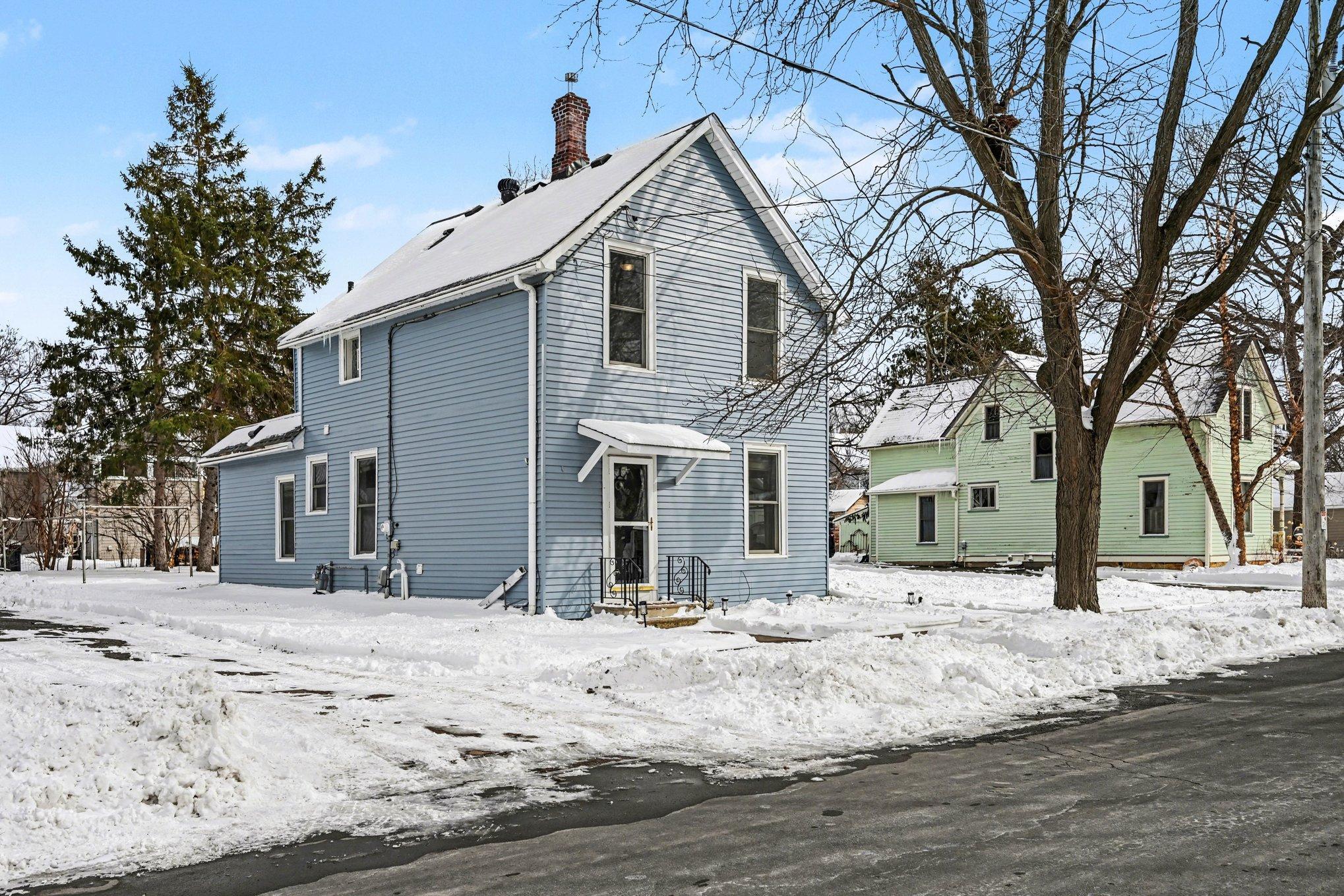418 4th Street North Hudson, WI 54016 - Photo 4 of 37