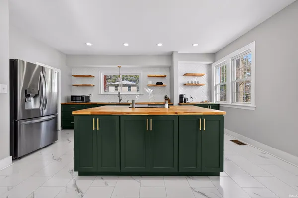 $424,900 | 8010 West County Road 400 North, Royal Center, IN 46978