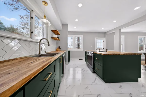 $424,900 | 8010 West County Road 400 North, Royal Center, IN 46978