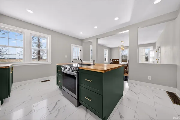 $424,900 | 8010 West County Road 400 North, Royal Center, IN 46978