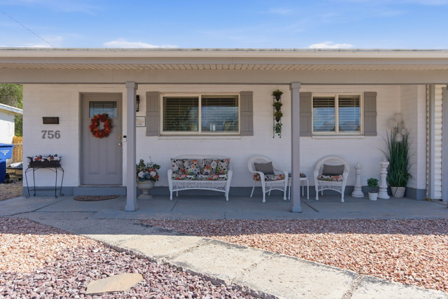 756 East Carnation Drive Sandy, UT 84094 - Photo 5 of 41