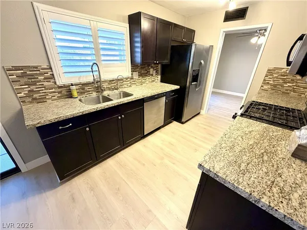 $2,195 | 6990 Paddington Way, Las Vegas, NV 89147