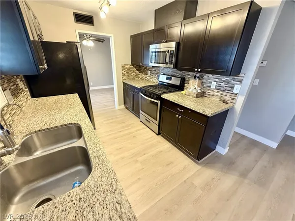$2,195 | 6990 Paddington Way, Las Vegas, NV 89147