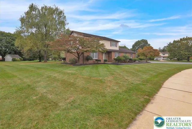 $377,900 | 2 Cambridge Court, Fleetwood, PA 19522