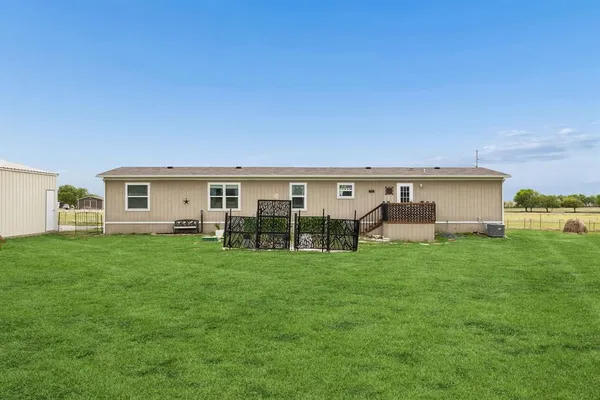 a view of a house with a backyard