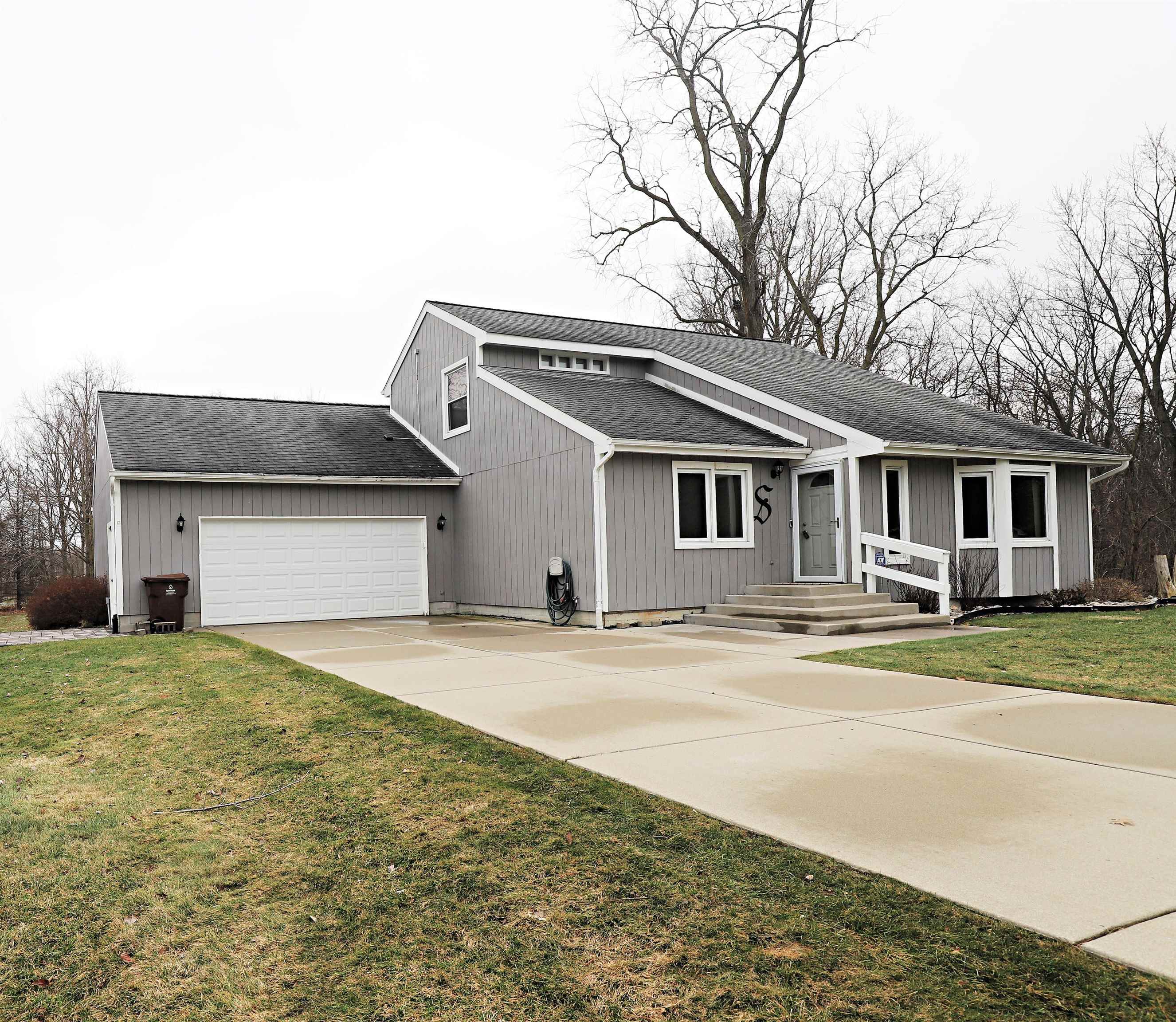 13455 Jennifer Drive Perry, MI 48872 - Photo 1 of 39