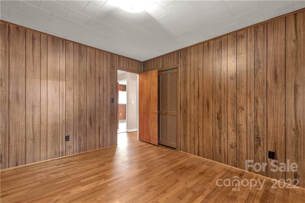 3169 Pink Plyler Road Lancaster, SC 29720 - Photo 10 of 39 a view of a livingroom with wooden floor