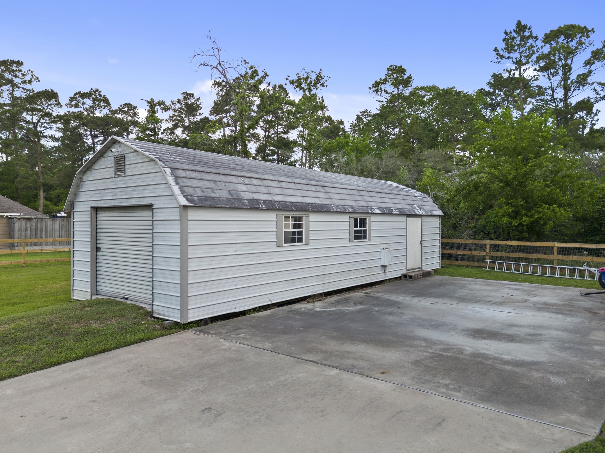 23200 Baneberry Road Magnolia, TX 77355 - Photo 32 of 39 a backyard of a house