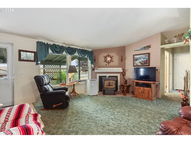 $315,000 | 1206 Highway 197, Maupin, OR 97037