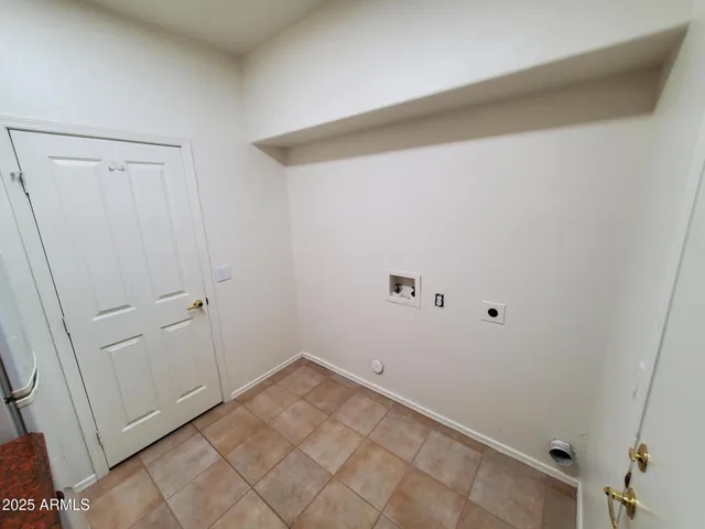 a view of a yard with plants