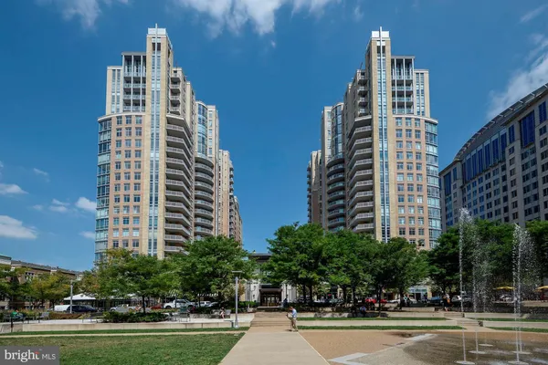 $2,700 | 11990 Market Street, Unit 1106, Reston, VA 20190