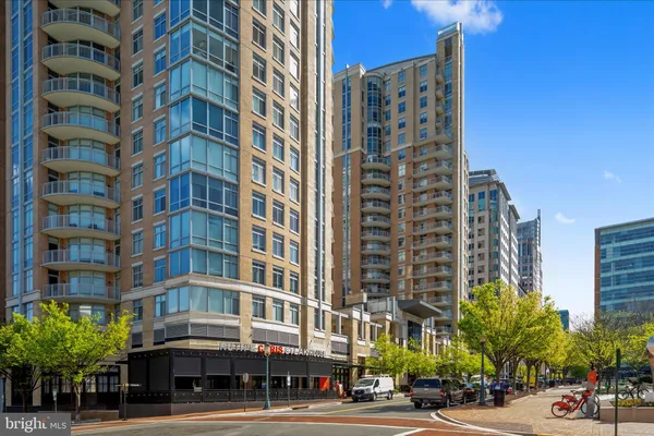 $2,800 | 11990 Market Street, Unit 1106, Reston, VA 20190