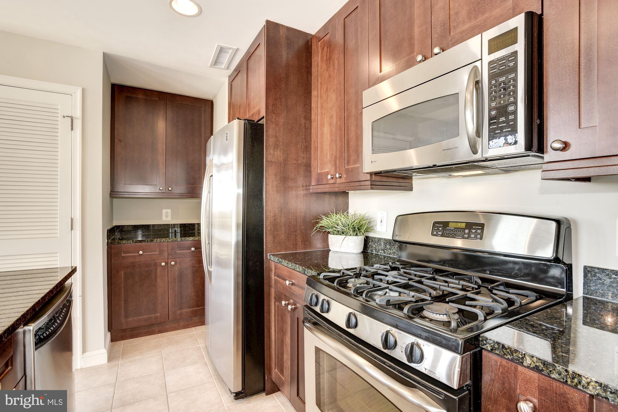 11990 Market Street, Unit 1106 Reston, VA 20190 - Photo 15 of 48 Kitchen | Main Level